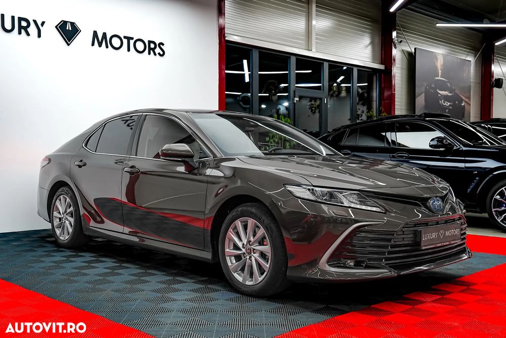 Toyota Camry Luxury - 13
