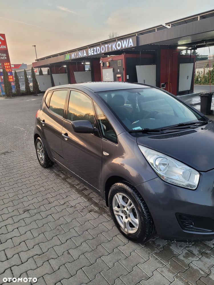 Kia Venga 2012 photo 2