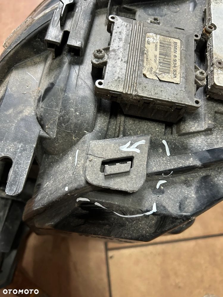 LAMPA BMW E60 E61 PRAWY PRZÓD KOMPLETNA XENON SKRĘTNY EUROPA PRZED LIFT USZKODZONA - 7