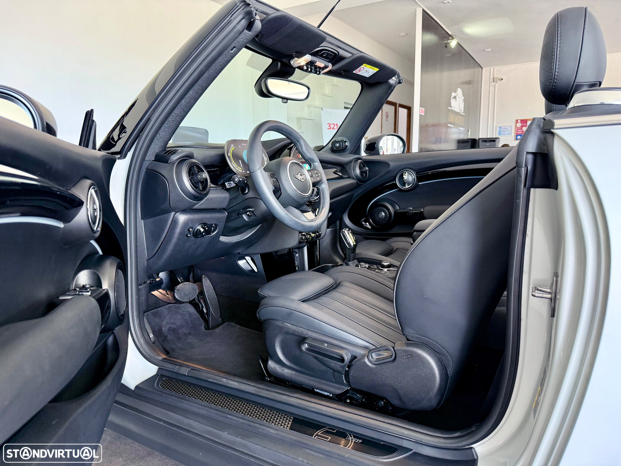 MINI Cabrio Cooper SE 1 of 999 - 13