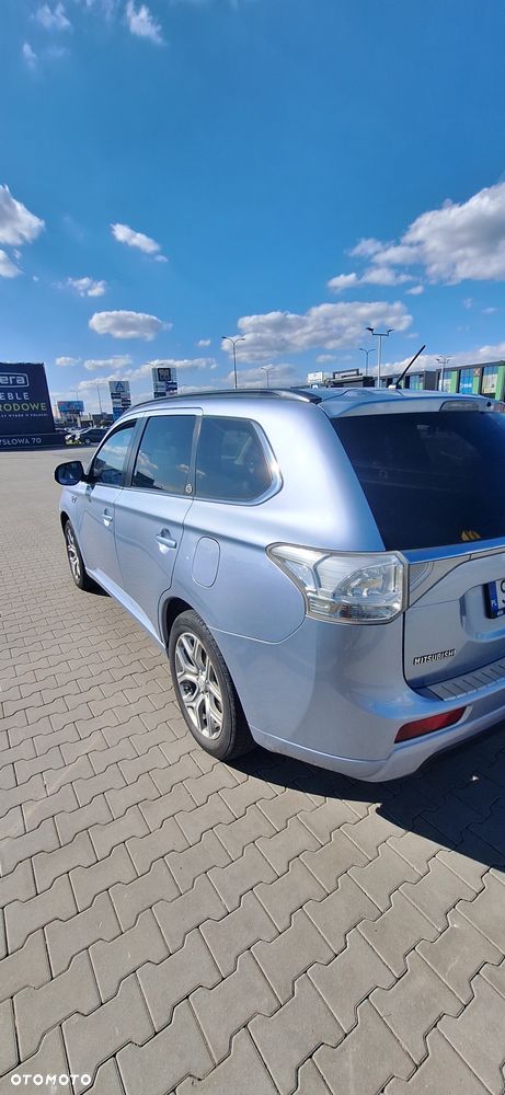 Mitsubishi Outlander - 4