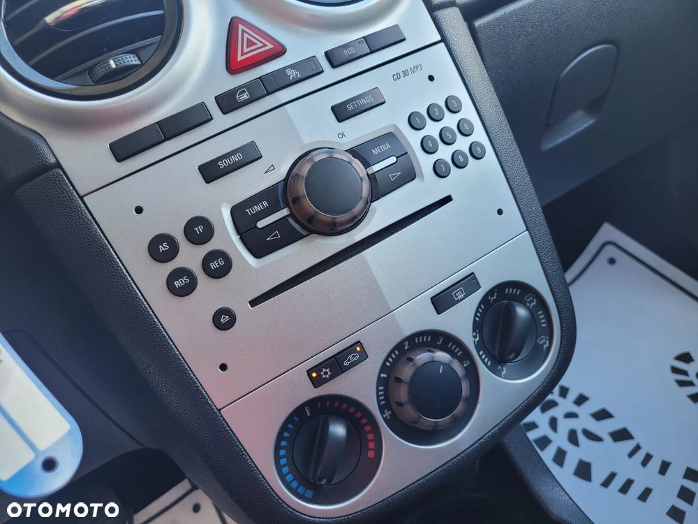 Opel Corsa 1.2 16V Cosmo - 26