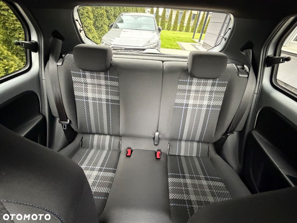 Volkswagen up! 1.0 high EU6 - 16