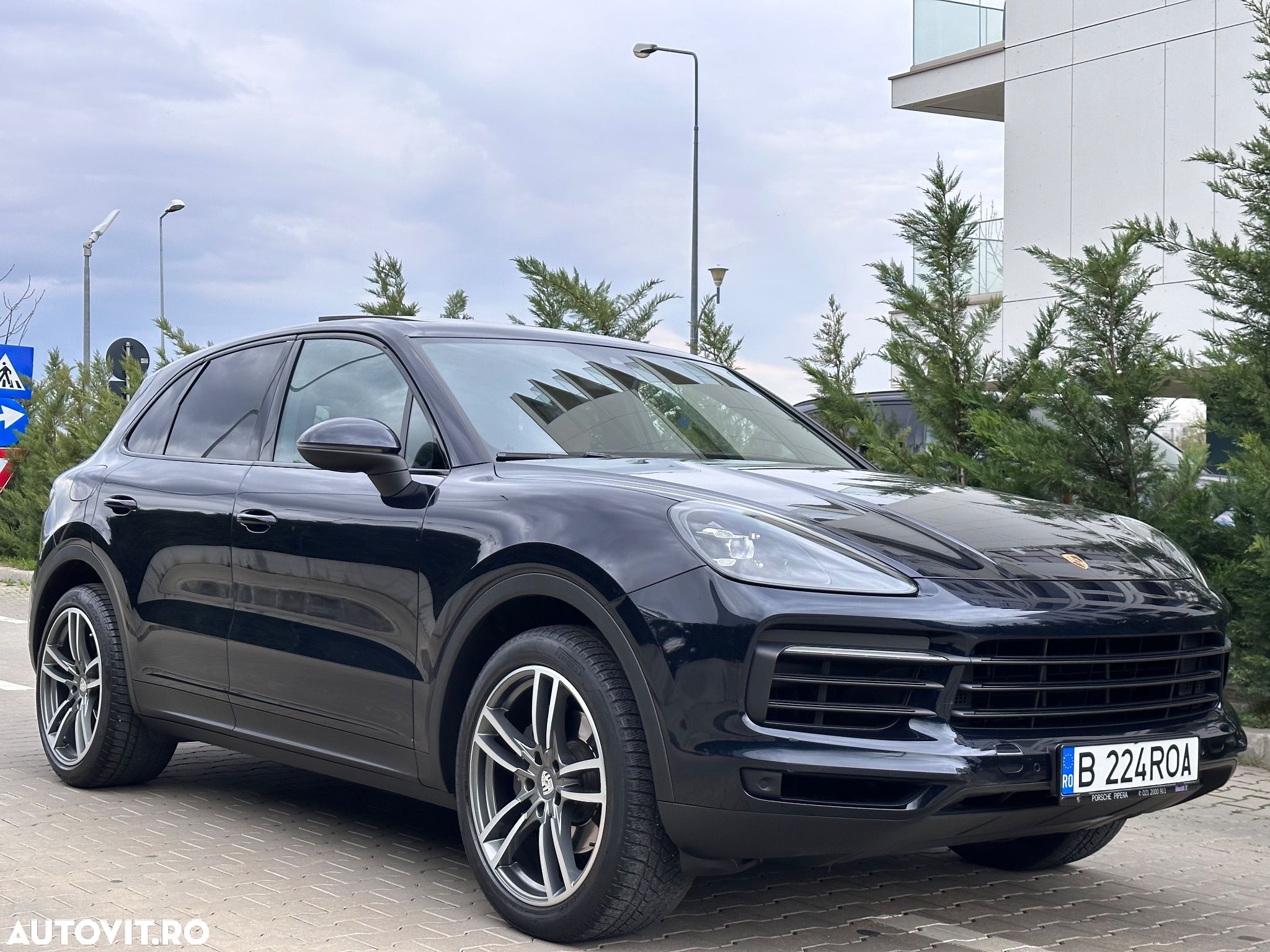 Porsche Cayenne Standard - 1