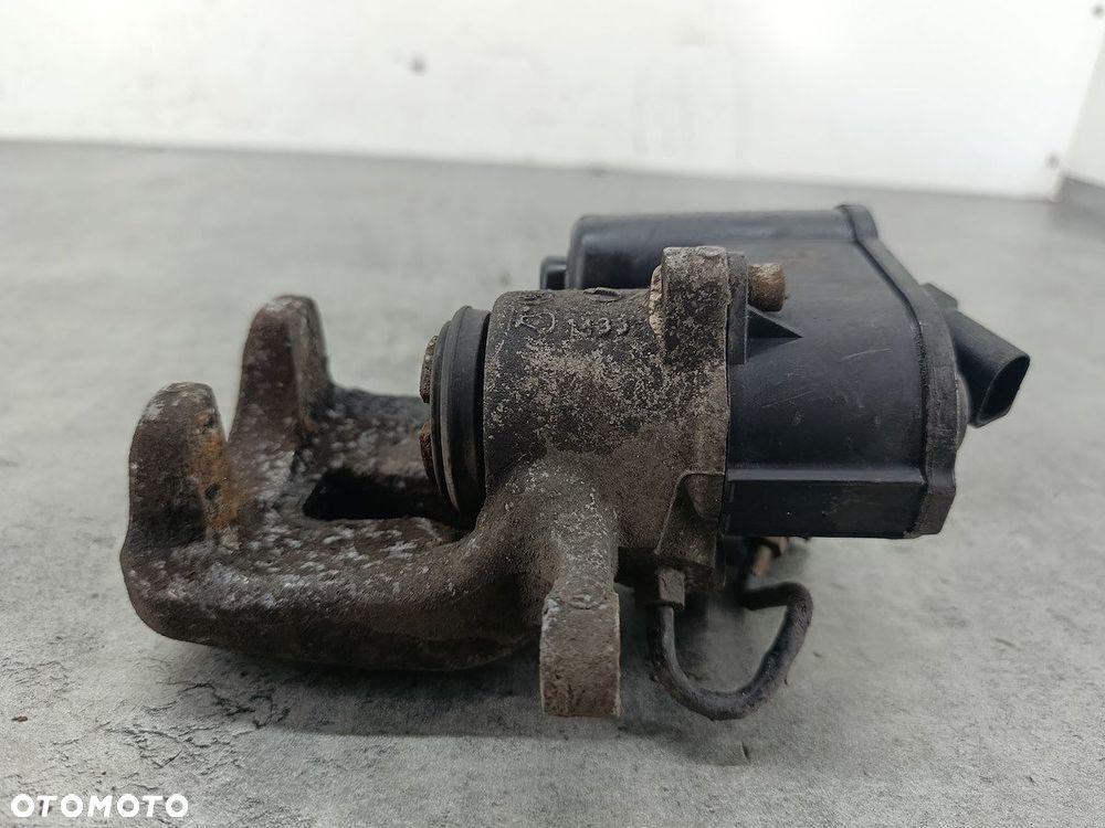 ZACISK HAMULCOWY LEWY TYŁ VW PASSAT B6 32332267 TRW 1.9 TDI - 6