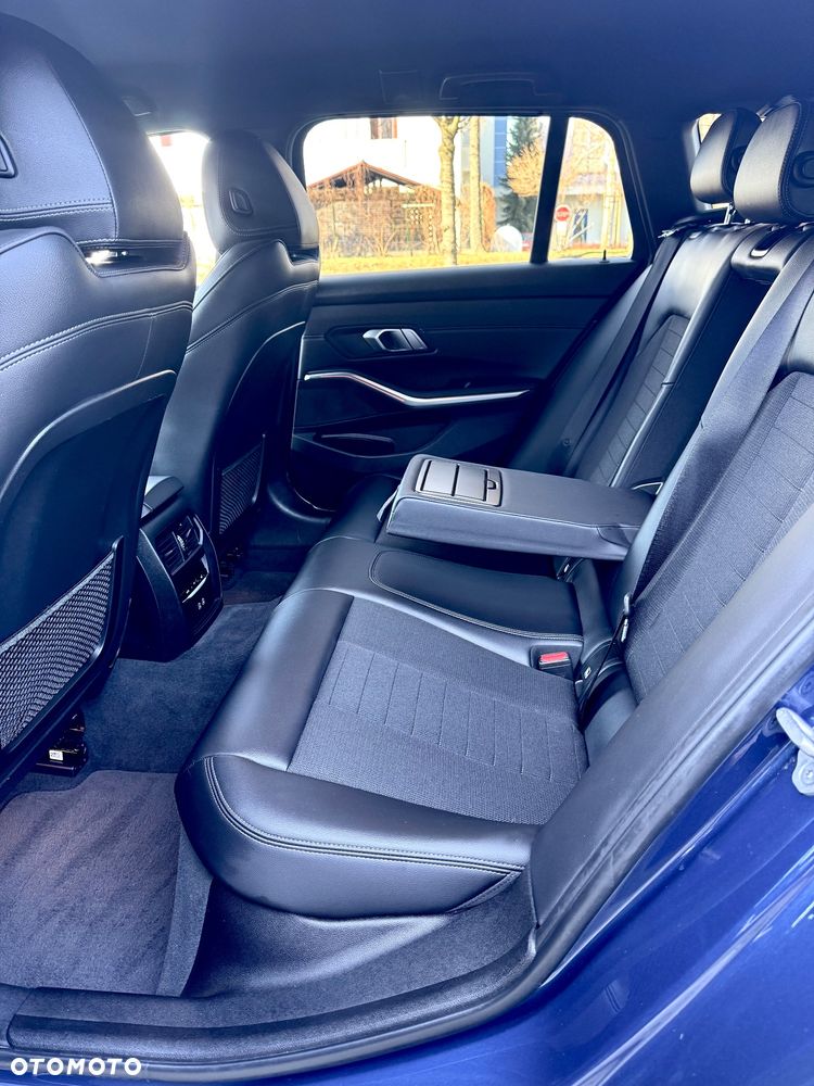 BMW Seria 3 330d xDrive MHEV Luxury Line - 17