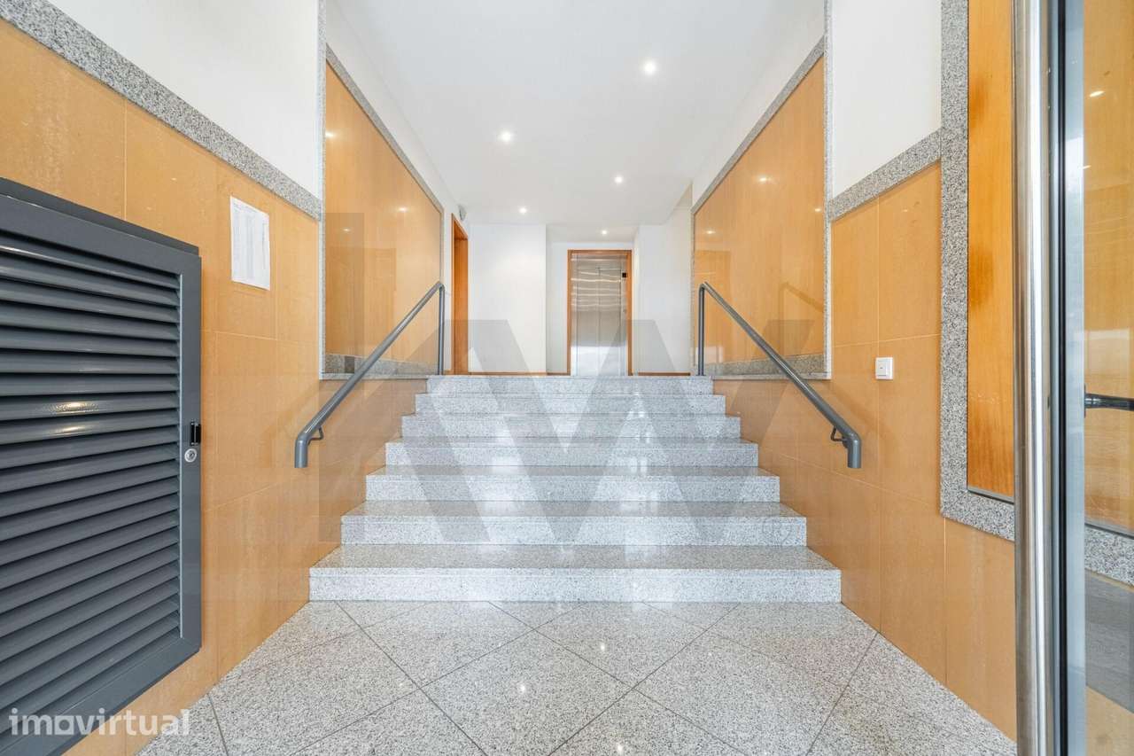 Apartamento T3 com elevador, garagem e 171M2 de Área útil - Grande imagem: 4/39