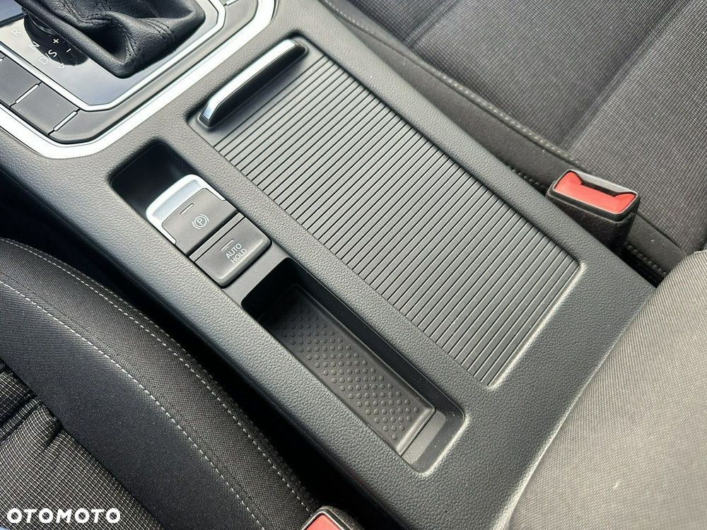 Volkswagen Passat - 29