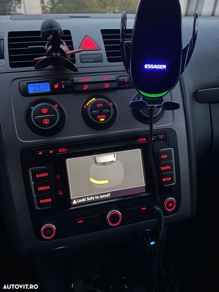 Volkswagen Touran - 11