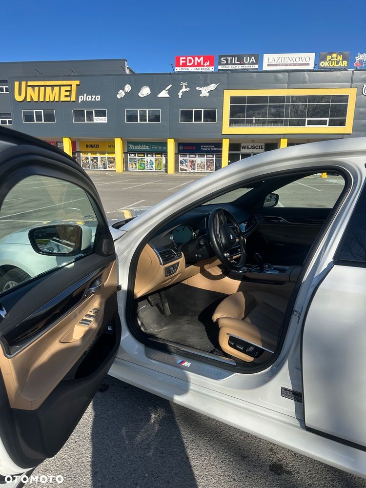 BMW Seria 7 740Li - 27
