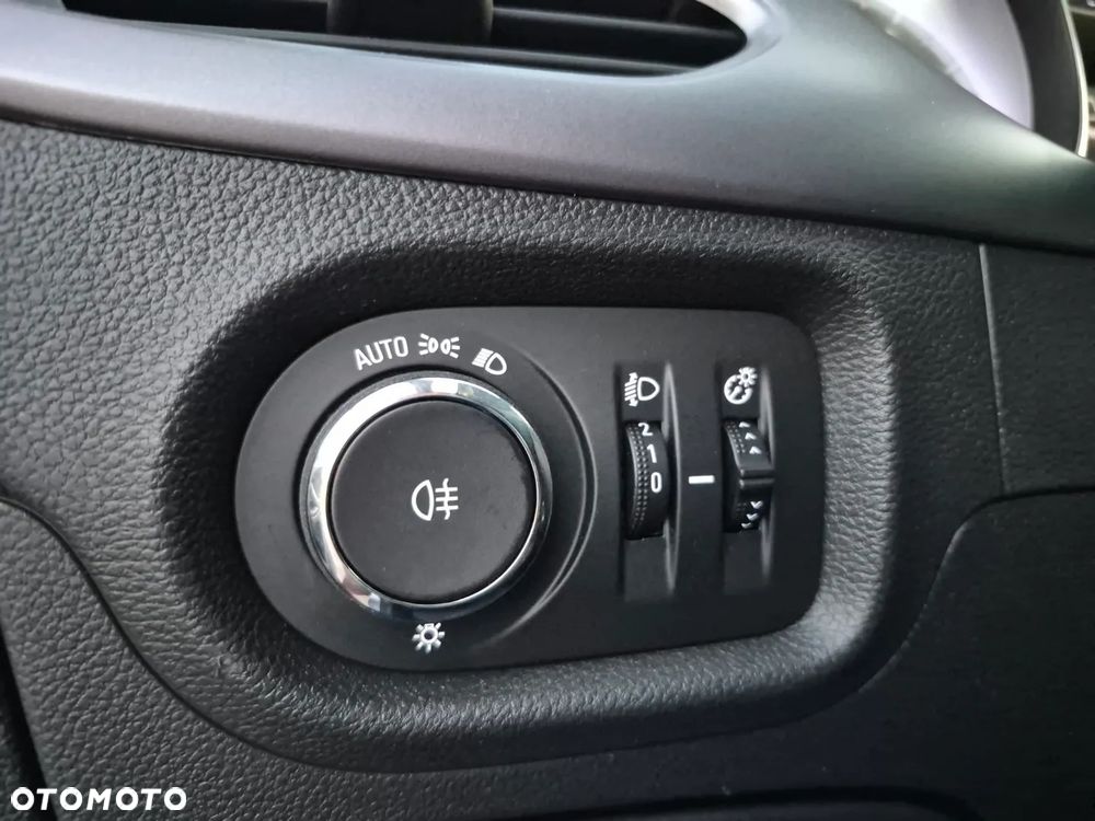 Opel Astra 1.4 Turbo Innovation - 28