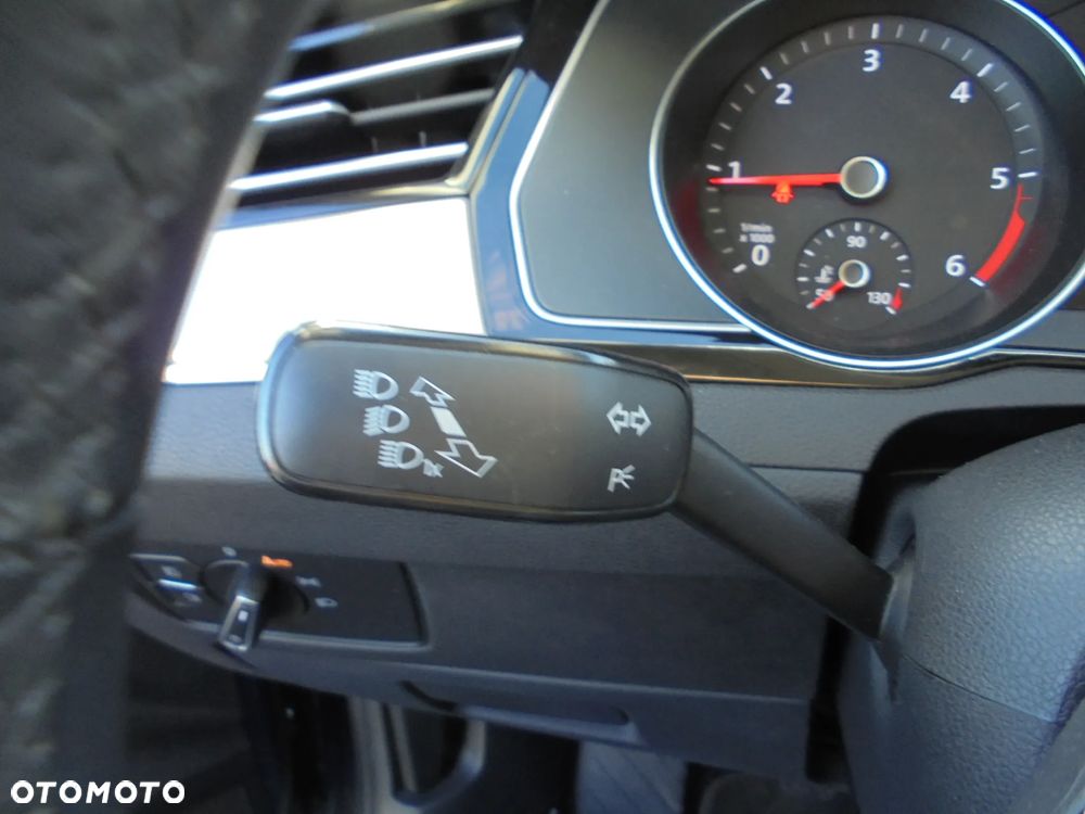 Volkswagen Passat Variant 2.0 TDI SCR BlueMotion Highline - 24