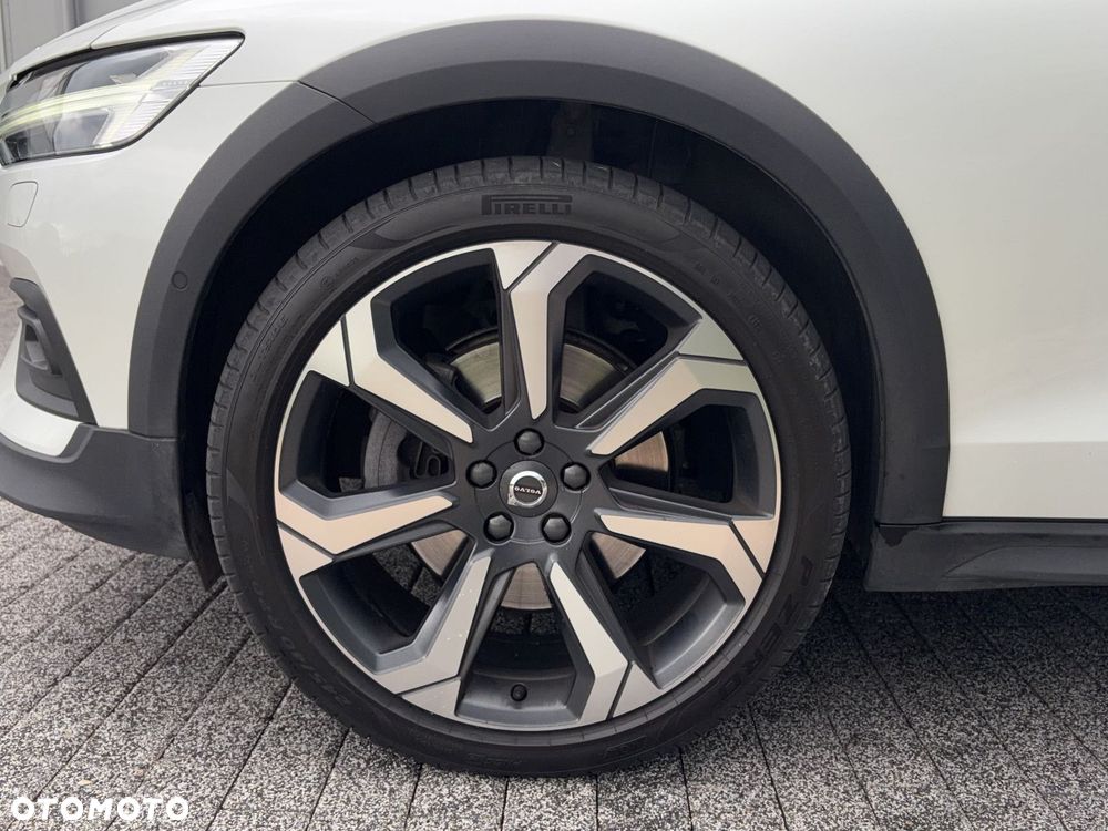Volvo V60 Cross Country - 12