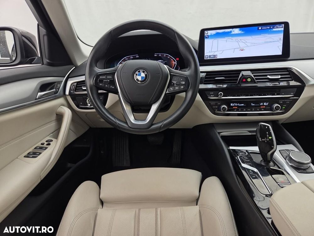 BMW Seria 5 530i xDrive AT MHEV - 8
