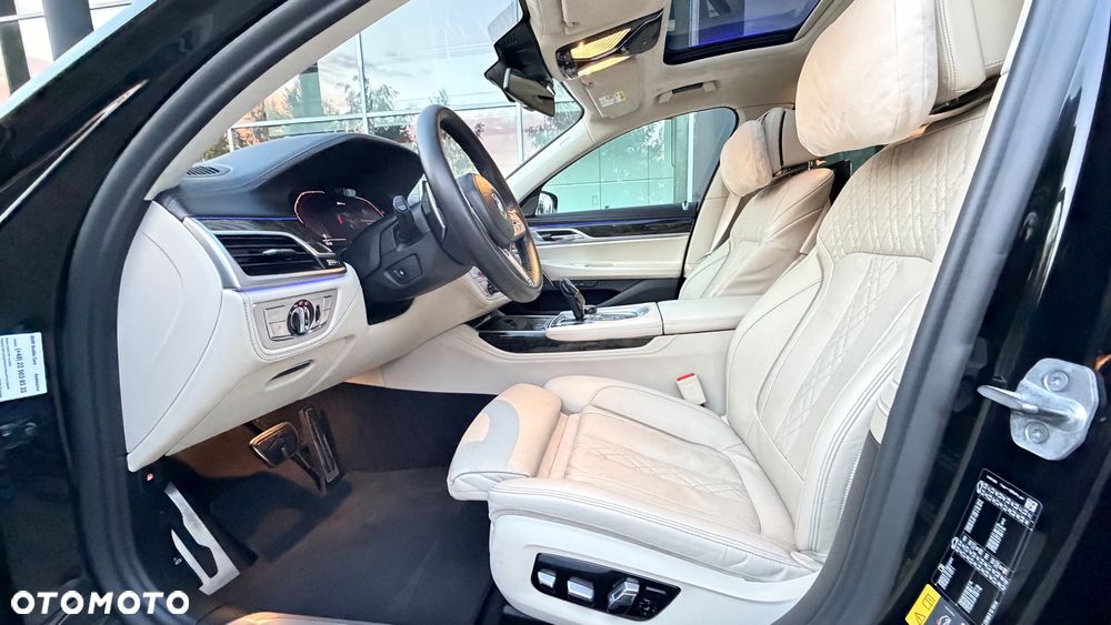 BMW Seria 7 745Le xDrive sport - 12