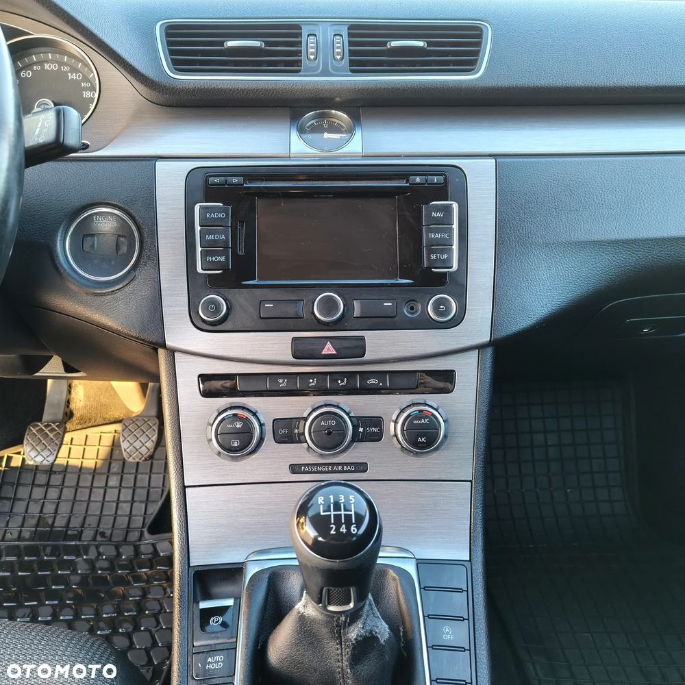 Volkswagen Passat - 9