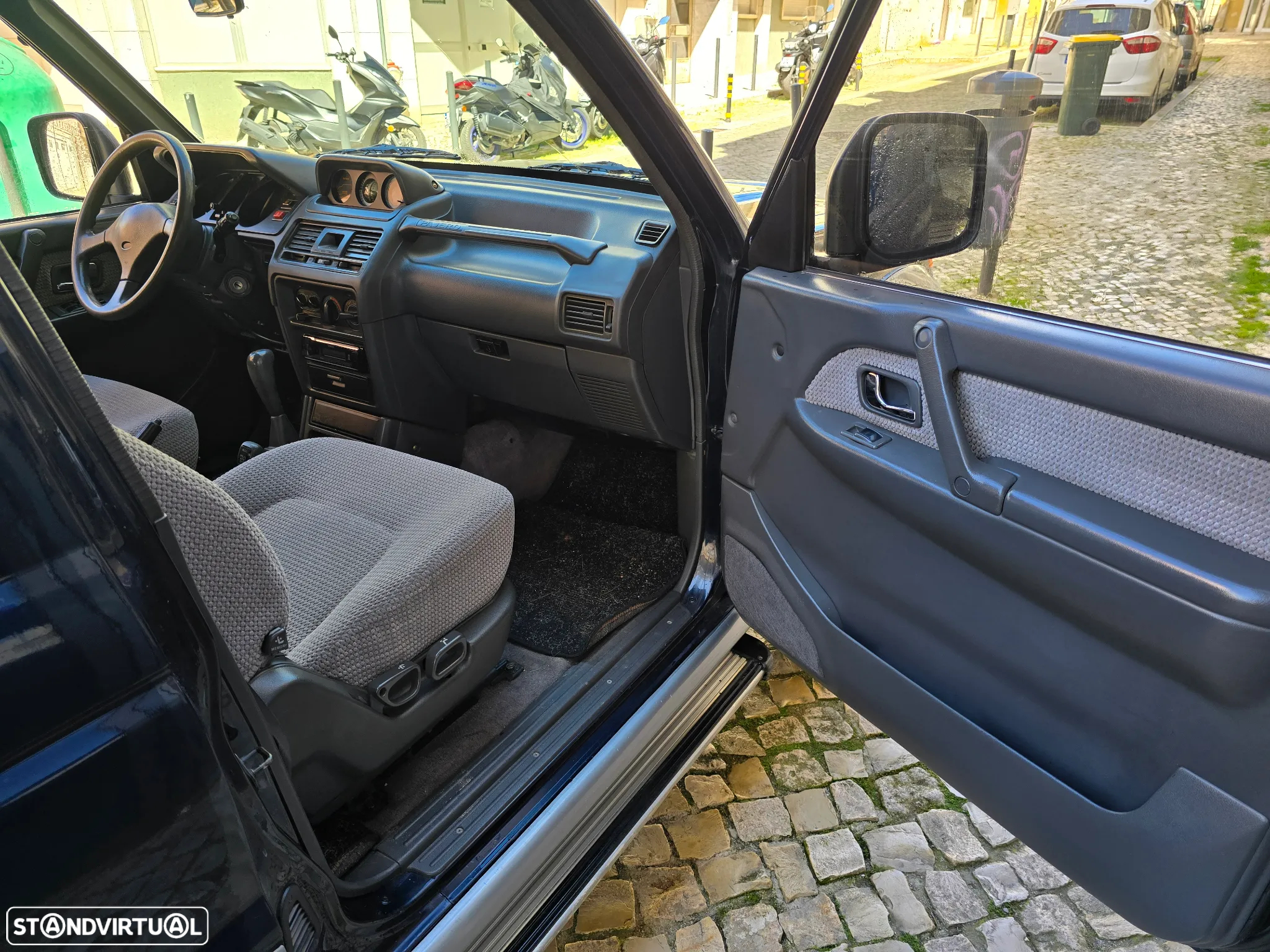 Mitsubishi Pajero 2.5 TDi GLS - 19