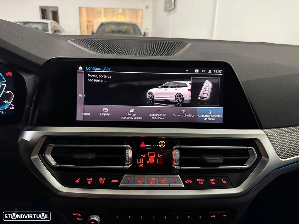 BMW 330 e Touring Pack M Auto - 28