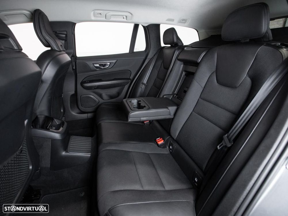 Volvo V60 2.0 T8 AWD TE Momentum - 9