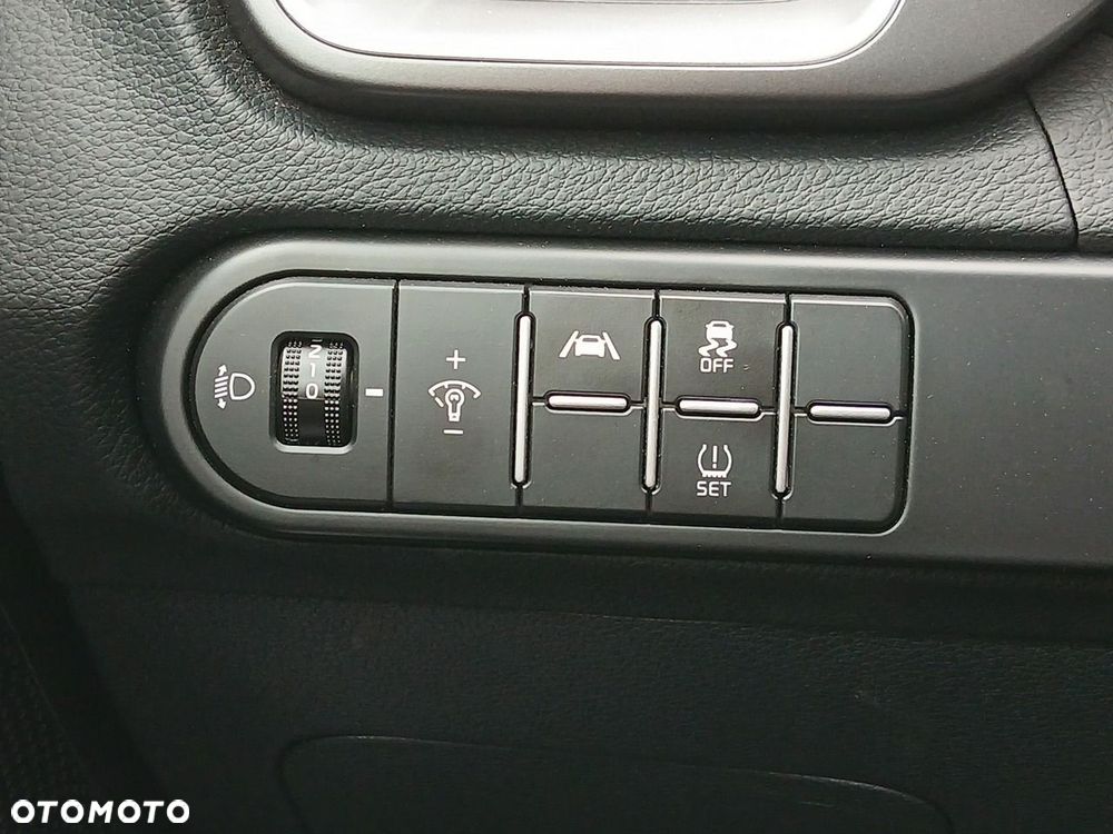 Kia XCeed 1.5 T-GDI M - 23