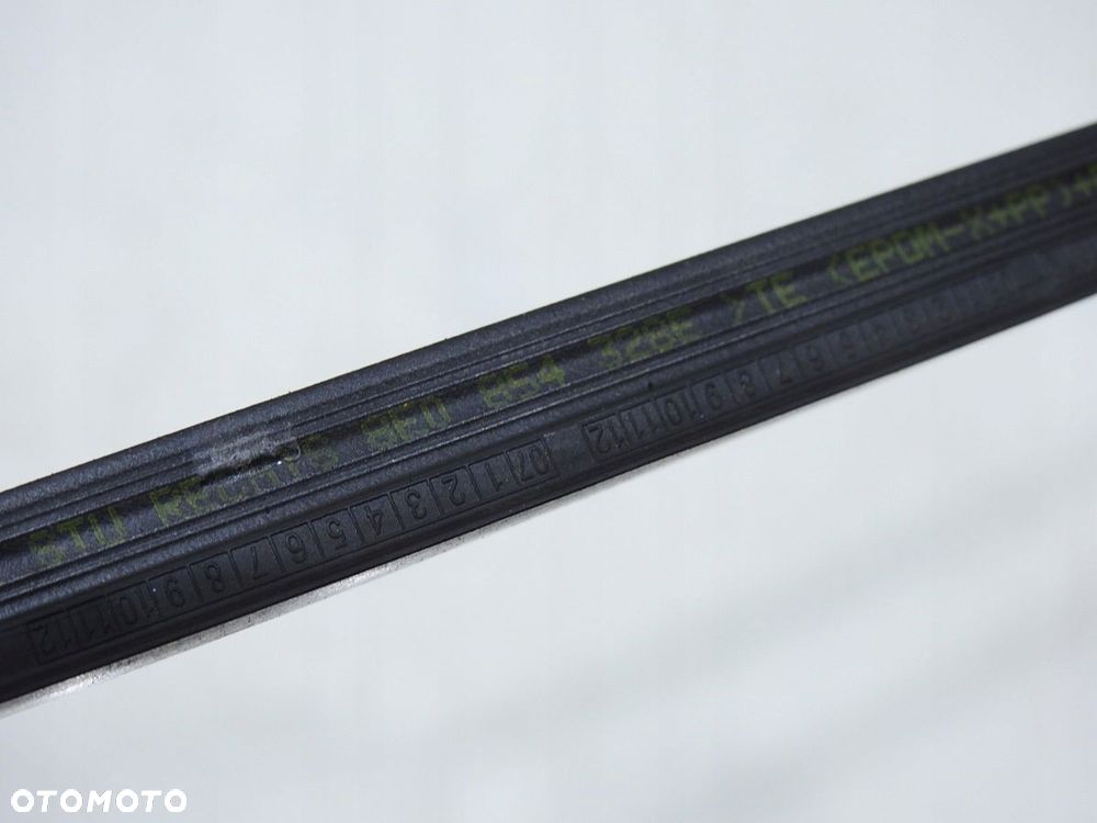 LISTWA SZYBY CZOŁOWEJ PRAWA AUDI A4 B7 - 11