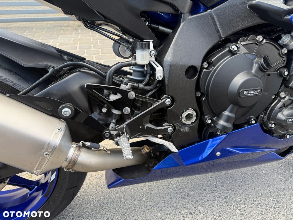Yamaha R1 - 27