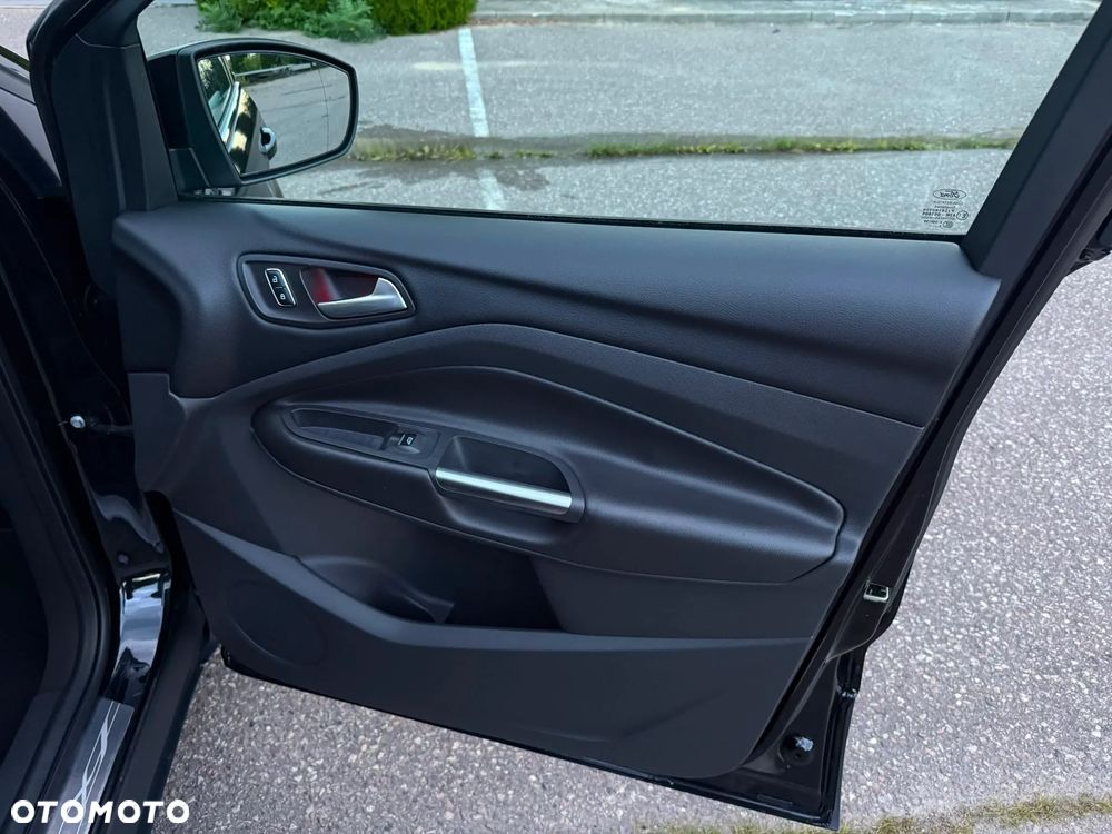 Ford Kuga 2.0 TDCi 2x4 Trend - 24