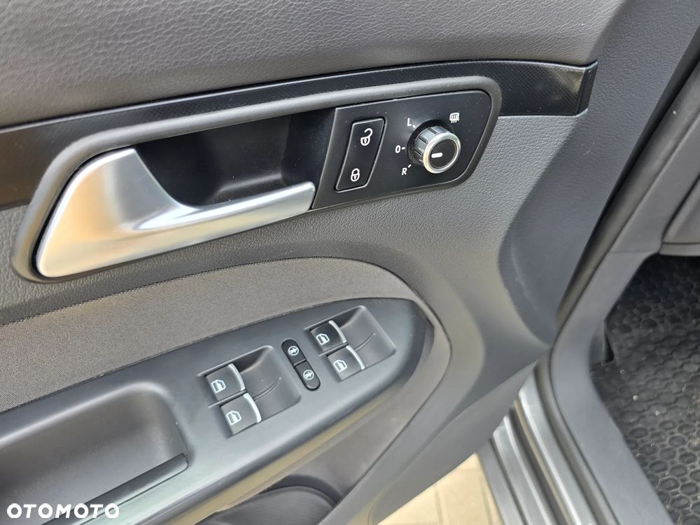 Volkswagen Touran - 25