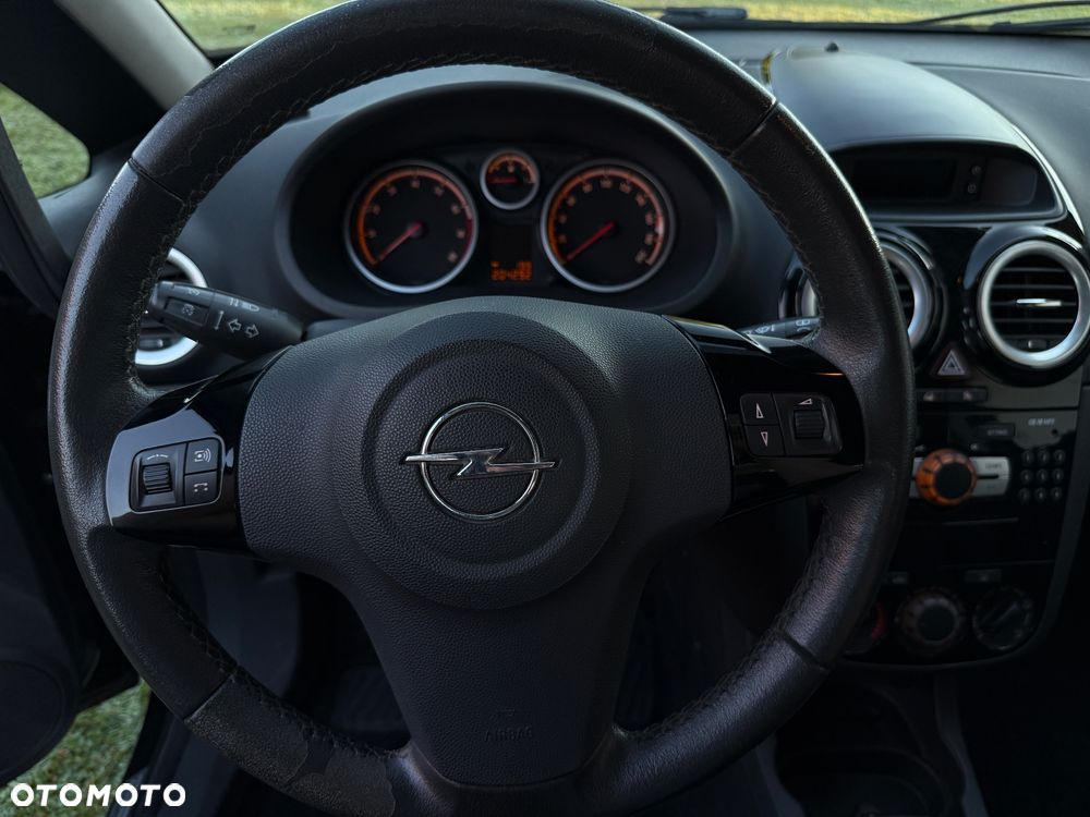 Opel Corsa 1.2 16V Cosmo - 9