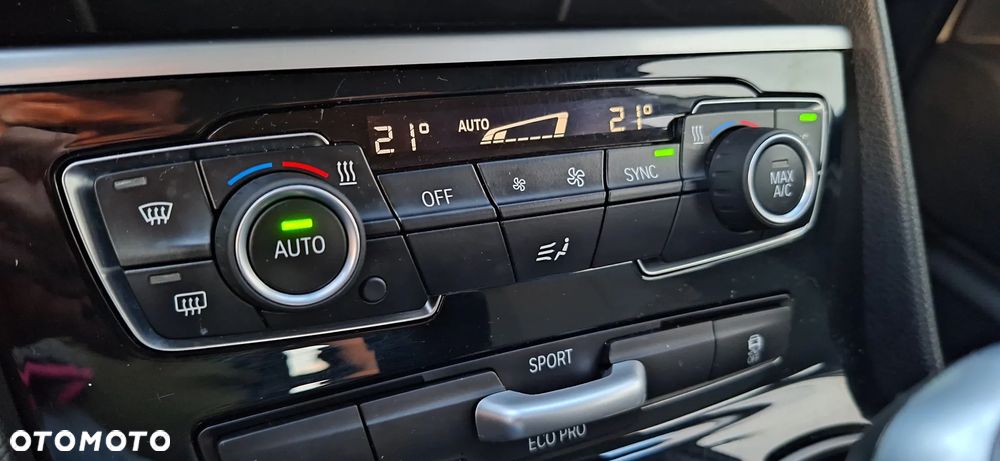 BMW Seria 2 218d - 21