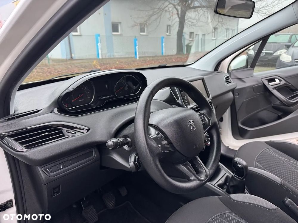 Peugeot 208 - 23