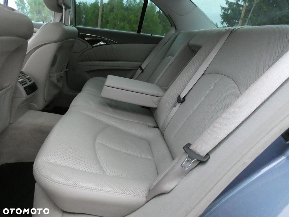 Mercedes-Benz Klasa E 320 T Avantgarde - 14