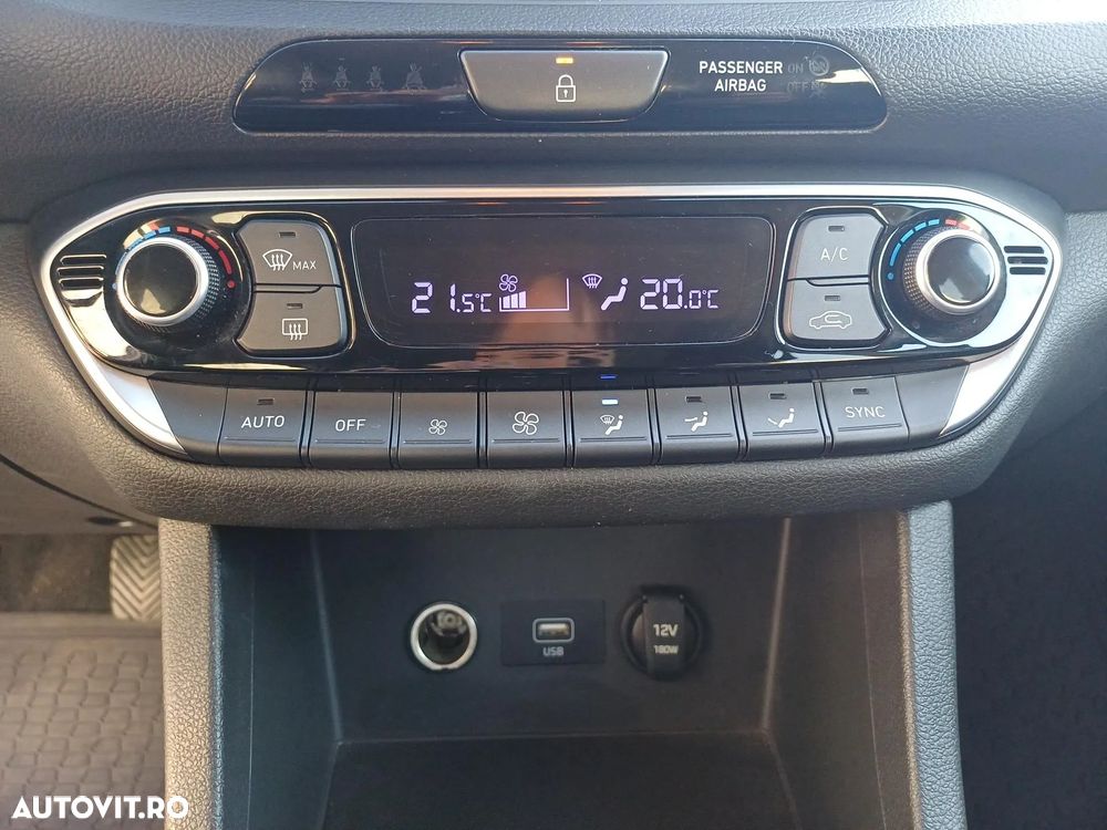 Hyundai i30 1.5 T-GDI 160CP MHEV 5DR M/T Highway - 15