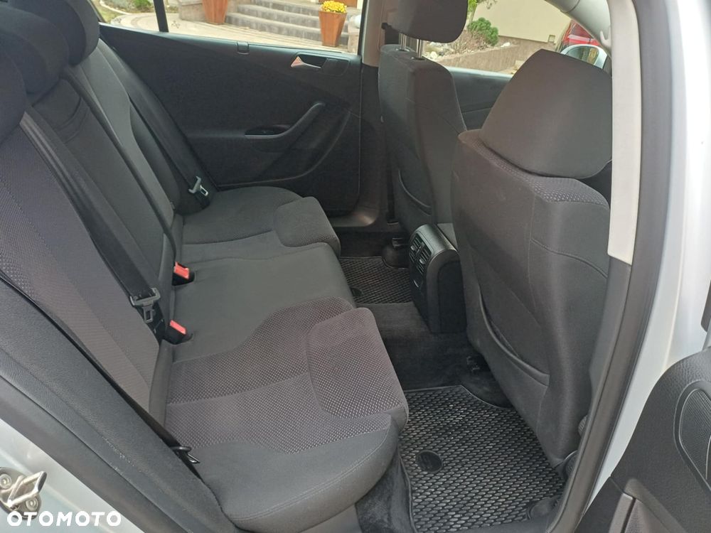 Volkswagen Passat 1.8 TSI Comfortline - 22