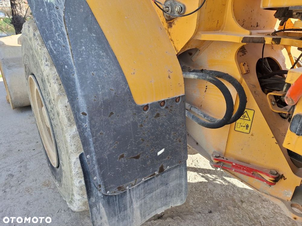 Volvo L 120 H 4X4 - 28