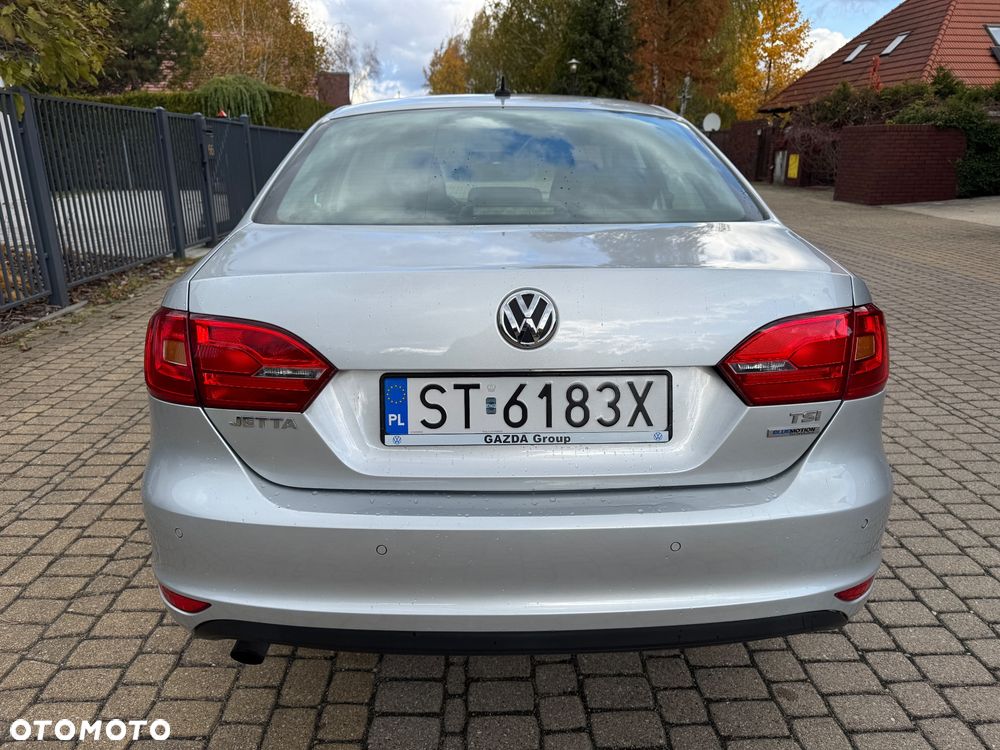 Volkswagen Jetta - 8