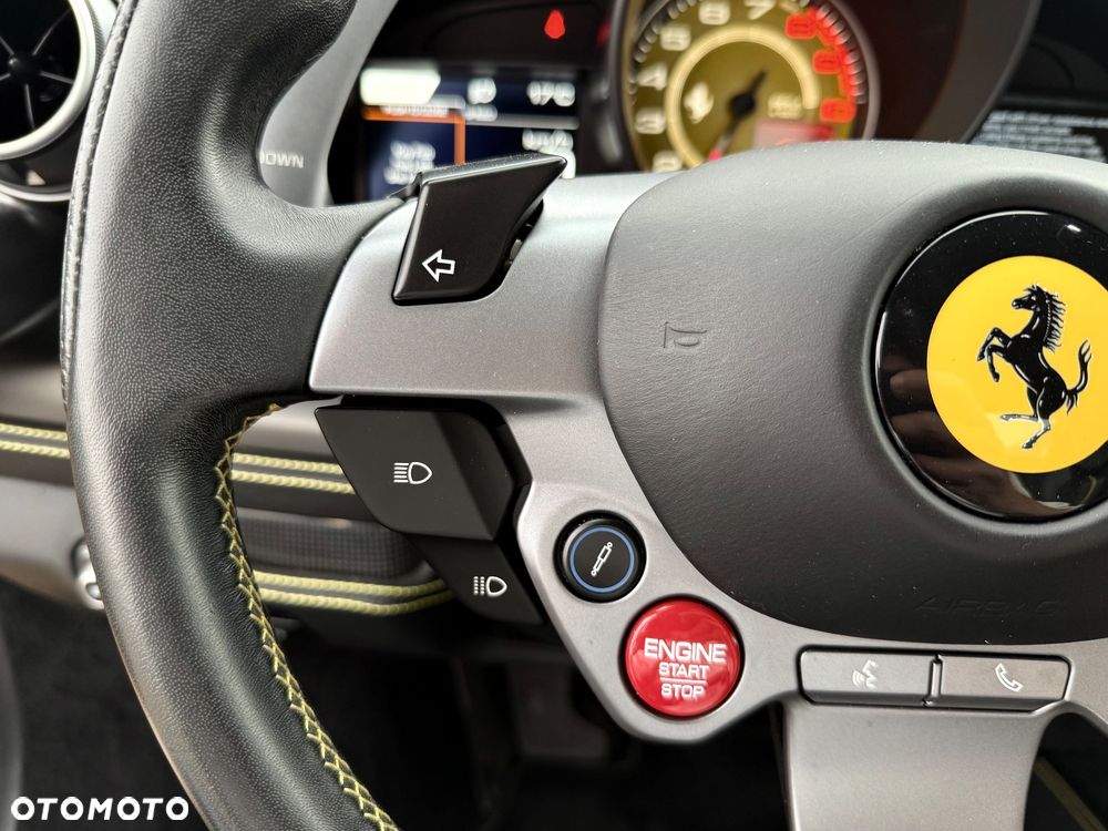 Ferrari F8 Spider - 19
