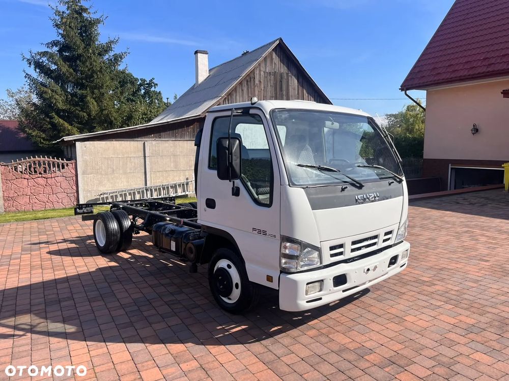 Isuzu NPR - 3