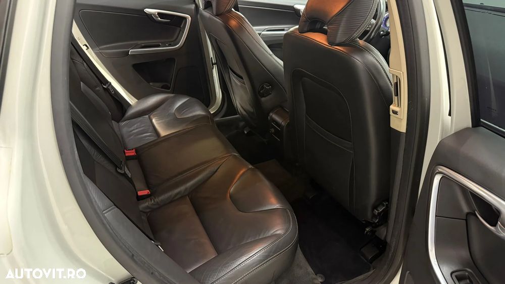 Volvo XC 60 D5 AWD Aut. RDesign - 18