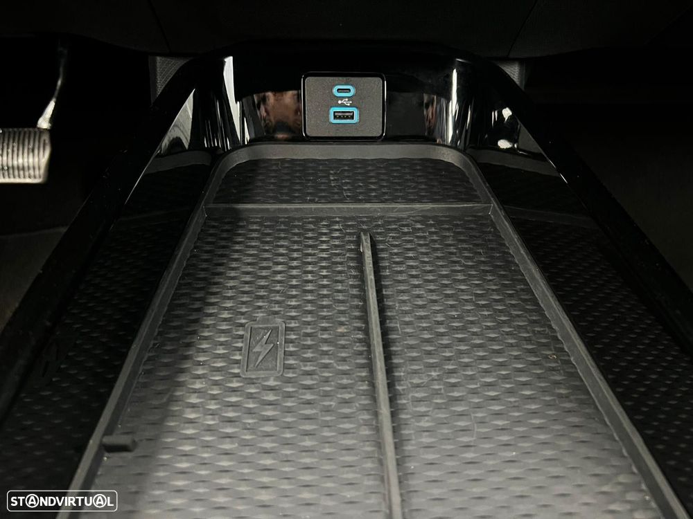 Ford Mustang Mach-E 75.7 kWh Premium AWD - 42