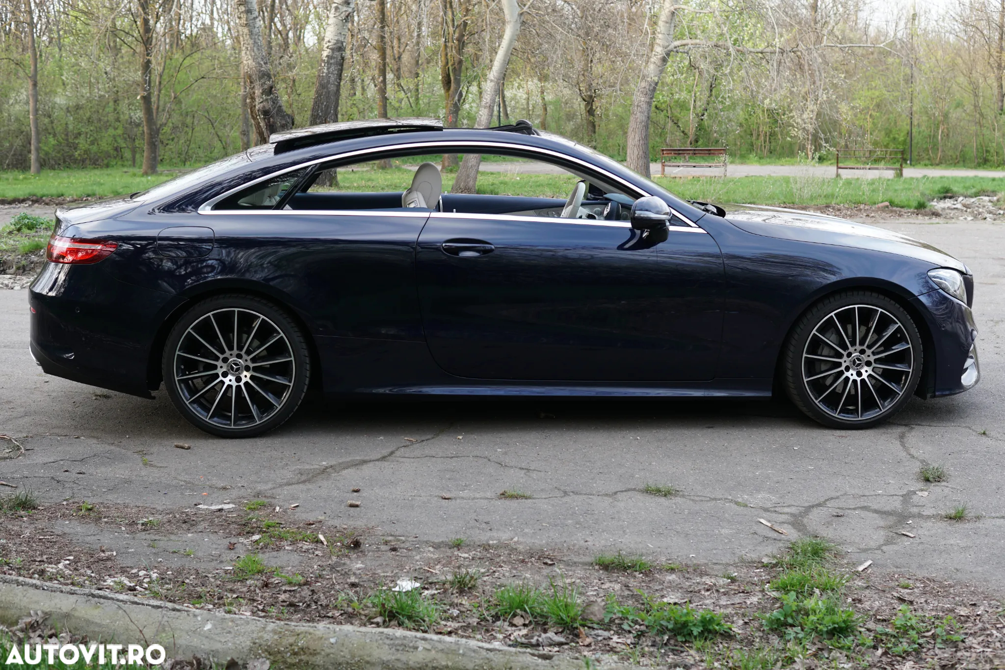 Mercedes-Benz E 200 Coupe 9G-TRONIC AMG Line - 3
