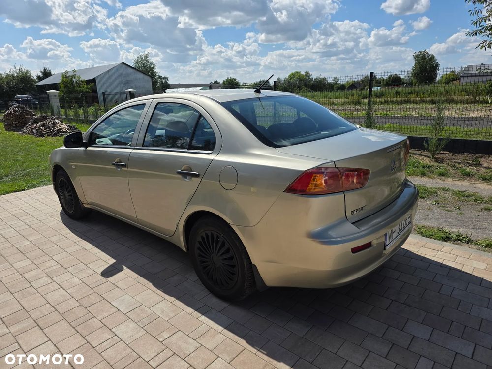 Mitsubishi Lancer 1.5 Inform - 5