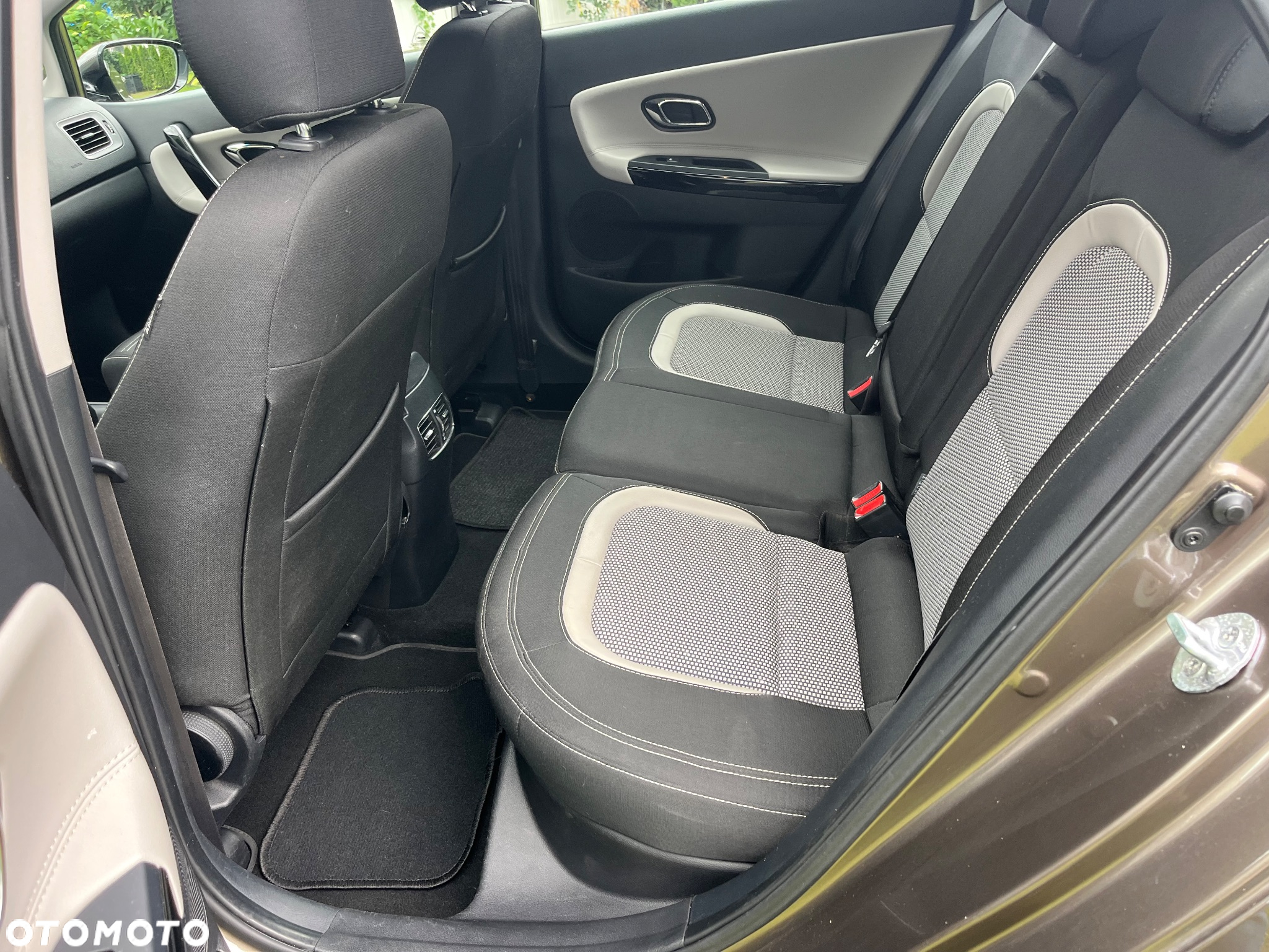 Kia Ceed 1.6 CRDi SW Spirit - 18