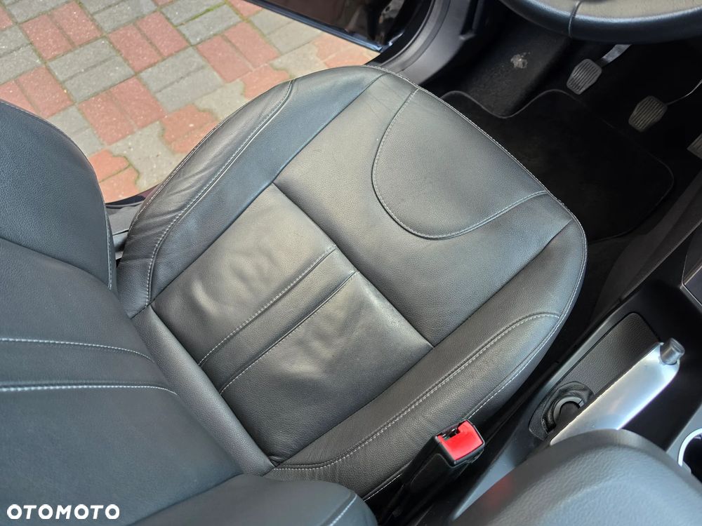 Ford Kuga 2.0 TDCi 4x4 Titanium - 24