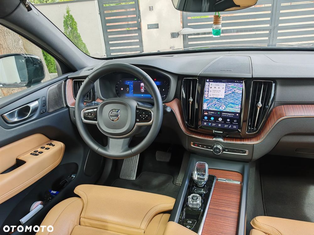 Volvo XC 60 B4 D AWD Ultimate Dark - 4