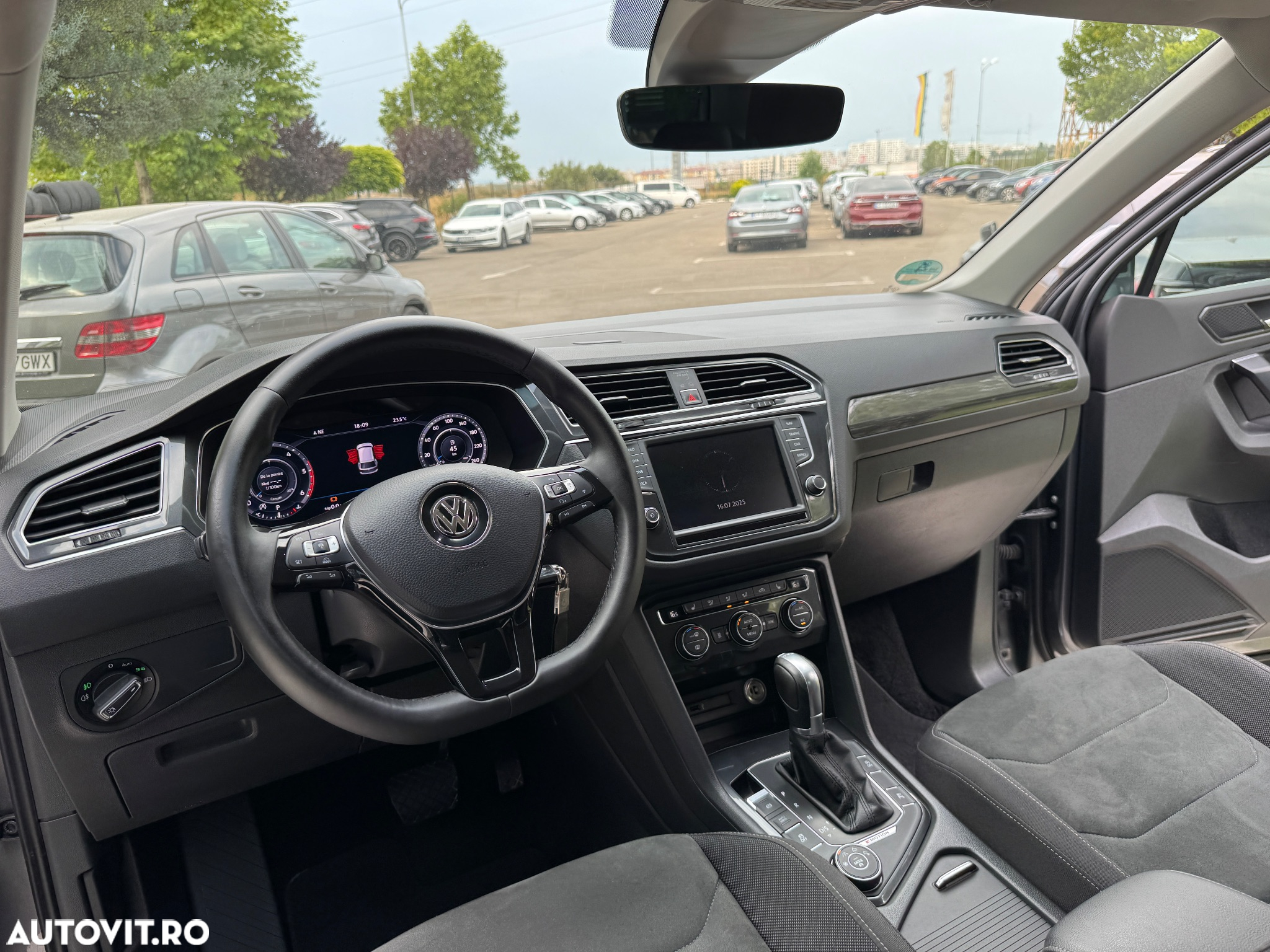 Volkswagen Tiguan 2.0 TDI 4Mot DSG Comfortline - 32
