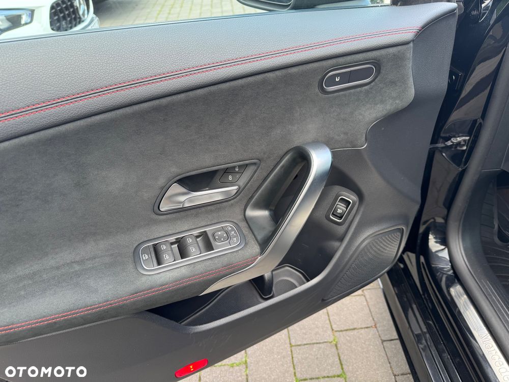 Mercedes-Benz CLA 200 d AMG Line 8G-DCT - 12
