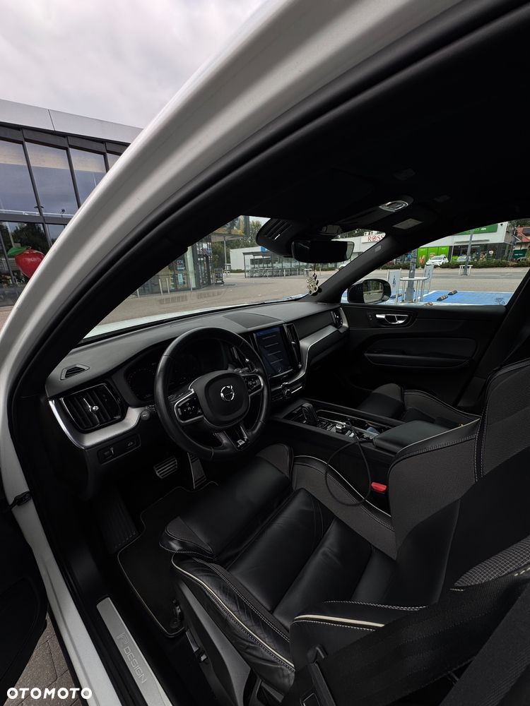 Volvo XC 60 D4 AWD R-Design - 9