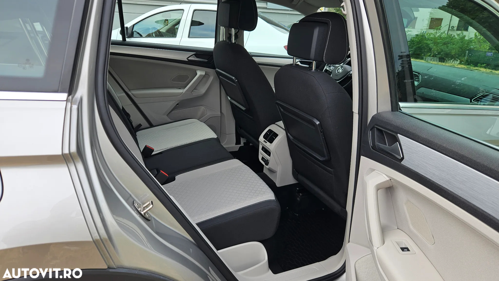 Volkswagen Tiguan 2.0 TDI 4Mot DSG Comfortline - 25