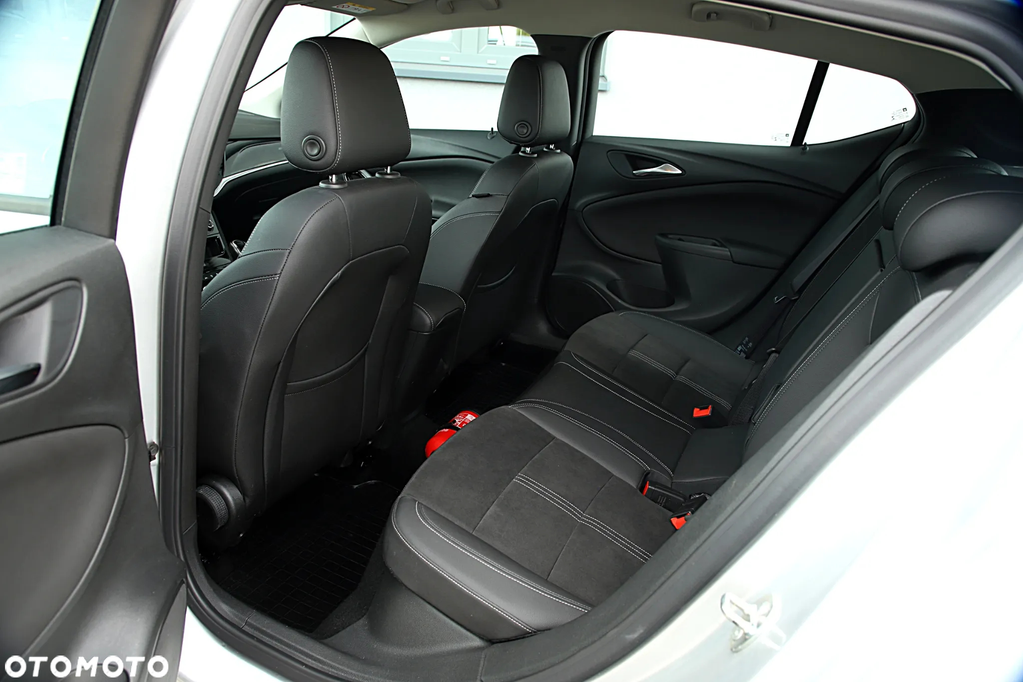 Opel Astra V 1.2 T Elegance S&S - 19